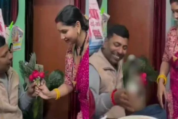 ரோஸ் டே கொண்டாடிய ஜோடியை தேடி வந்த காவல்துறை ; காதல் சொன்ன காணொளியால் வந்த சிக்கல்