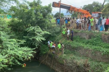 அசுர வேகத்தில் சென்ற கார்…கட்டுப்பாட்டை இழந்து கிணற்றுக்குள் பாய்ந்து விபத்து - 3 பேர் உயிரிழப்பு