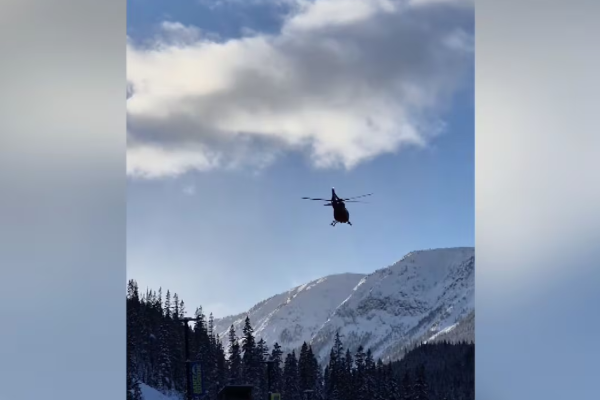 கனடாவின் ஆழமான பனியில் விழுந்து பெண் பலி | Woman Dies After Falling Into Deep Snow கனடாவின் ஆழமான பனியில் விழுந்து பெண் பலி | Woman Dies After Falling Into Deep Snow