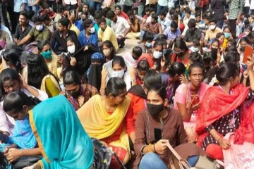 மதுரையில் மாணவர்கள் ஆர்ப்பாட்டம் - செமஸ்டர் தேர்வை ஆன்லைனில் நடத்த கோரிக்கை