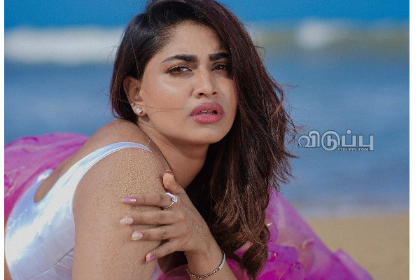 22 வயதில் டிரான்ஸ்பெரண்ட் சேலையில் மின்னும் பிக்பாஸ் நடிகை ஷிவானி!! புகைப்படம்.. | 22 Years Old Actress Shivani Photoshoot Post
