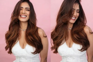 உச்சகட்ட கவர்ச்சியில் மாளவிகா மோகனன்.. ஹாட் போட்டோஷூட்