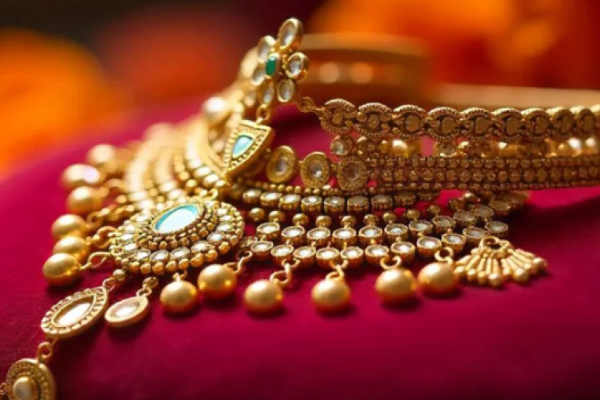 தொடர்ந்து குறையும் தங்கத்தின் விலை..! நகை வாங்கவுள்ளோருக்கு மகிழ்ச்சித் தகவல் | Good News Today Gold Price Reduced By 12000 Rupees