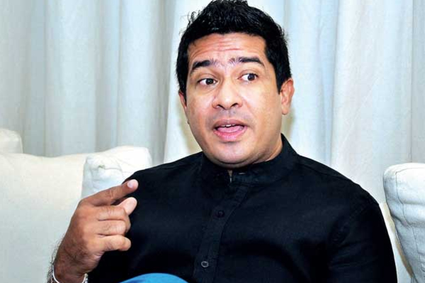 விமானத்தில் லைட் அணைக்கப்பட்டதும் நான்கு அமைச்சர்கள் செய்த கள்ளத்தனம் அம்பலம் | Lights Off Plane Ministers Transferred High Class