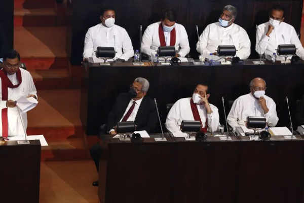 கோட்டாபய ராஜபக்ஷ, நாடாளுமன்றத்திற்கு திடீர் விஜயம்(நேரலை) - ஐபிசி தமிழ்