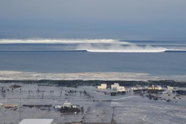 அடுத்தடுத்து 2 சக்தி வாய்ந்த நிலநடுக்கங்கள் - ஜப்பானுக்கு சுனாமி எச்சரிக்கை | 2 Consecutive Earthquake Hit Japan Tsunami Warning