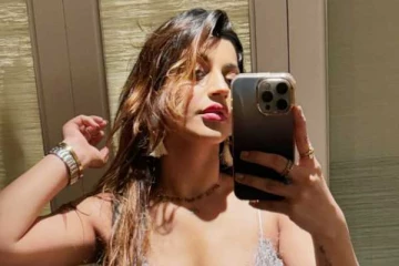 நடிகை யாஷிகா ஆனந்தின் மிரர் செல்ஃபி புகைப்படங்கள்..