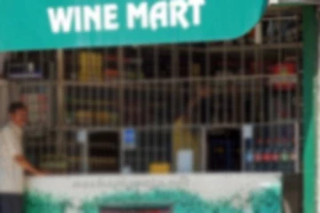 வவுனியாவில் தனிமைப்படுத்தலில் இரு மதுபானசாலைகள்