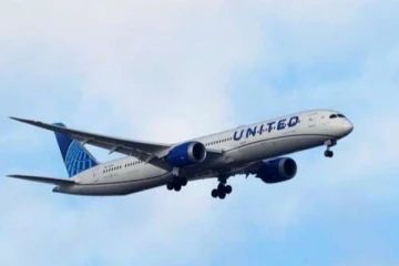 ரெறான்ரோ நோக்கிப் பயணித்த விமான கட்டுப்பாட்டு அறையில் மர்ம நபர்