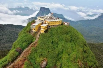 சிவனொளிபாதமலையில் ஏற்பட்டுள்ள அபாய நிலை: உல்லாசப் பயணிகள் விடுத்துள்ள வேண்டுகோள்