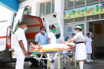 கேகாலையில் கோர விபத்து: 7 பேர் வைத்தியசாலையில் அனுமதி