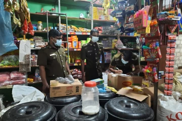 முல்லைத்தீவு வர்த்தக​ நிலையங்களில் திடீர் சோதனை நடவடிக்கை! (Photos)