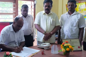 பூநகரி பிரதேச சபையின் புதிய தவிசாளர் கடமைகளை பொறுப்பேற்றார் (Video)