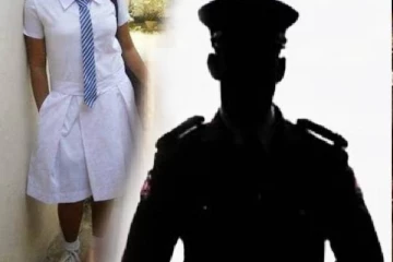 மாணவிகளிடம் தவறாக நடக்க முயற்சி ; பொலிஸ் உத்தியோகத்தரின் அநாகரிகமான செயல்