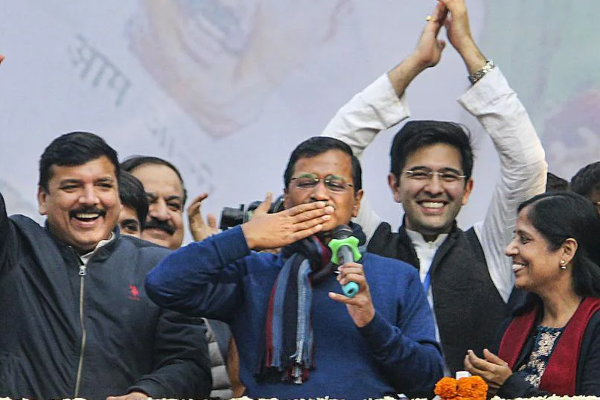 பஞ்சாப் மக்களுக்கு நன்றி தெரிவித்த கெஜ்ரிவால் - தமிழ்நாடு