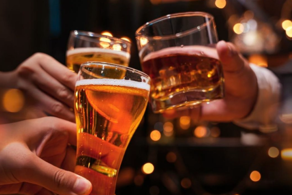 உலகிலேயே அதிகமாக மது குடிக்கும் நாடு எது தெரியுமா? | Country That Drinks The Most Alcohol In The World