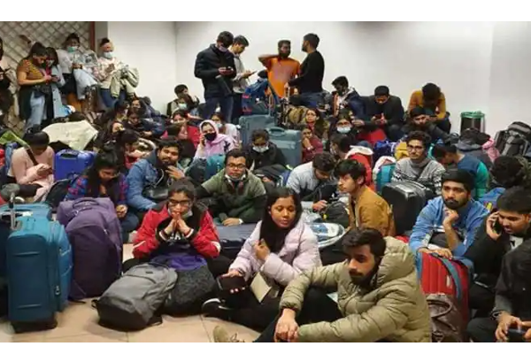 உக்ரைனில் இந்திய மாணவர்கள் யாரும் பயணக் கைதியாக பிடித்து வைக்கப்படவில்லை - இந்திய வெளியுறவு அமைச்சகம் தகவல் - தமிழ்நாடு