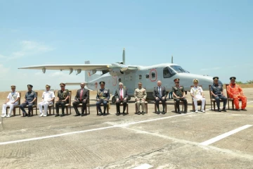 இலங்கைக்கு கண்காணிப்பு விமானத்தை பரிசாக வழங்கிய இந்தியா!