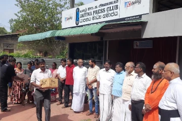 தமிழ் அரசியல் கைதிகளை சந்திப்பதற்கான பயணம் யாழில் ஆரம்பம்(Photos)