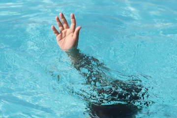 நீச்சல் தடாகத்தில் நீரில் மூழ்கி மாணவன் உயிரிழப்பு