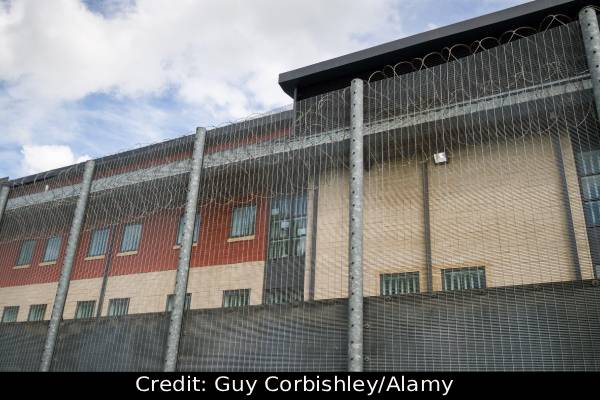 பிரித்தானிய உள்துறை அலுவலகம் மீது 80 புகலிடக்கோரிக்கையாளர்கள் புகார் | 80 Asylum Seekers Accuse On Uk Home Office