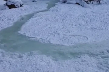 கனடாவில் கண்முன்னே மாயமாகும் ஓடை! அதிர்ச்சியில் உறைந்த மக்கள்.. வைரல் வீடியோ