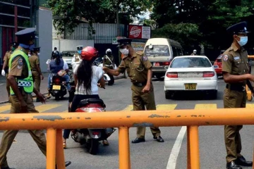 கோர விபத்தில் ஒரே குடும்பத்தை சேர்ந்த மூவர் பலி - சிறுவன் படுகாயம்