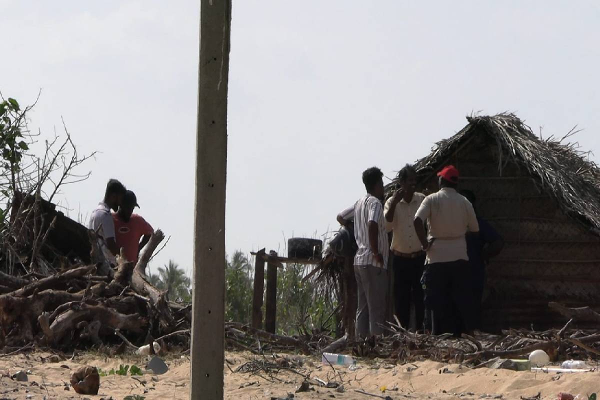 யாழில் கரைவலை எதிர்ப்பு செய்தி சேகரிக்க சென்றவர்களுக்கு அச்சுறுத்தல் | Threats To Those Who Went To Gather News In Jaffna