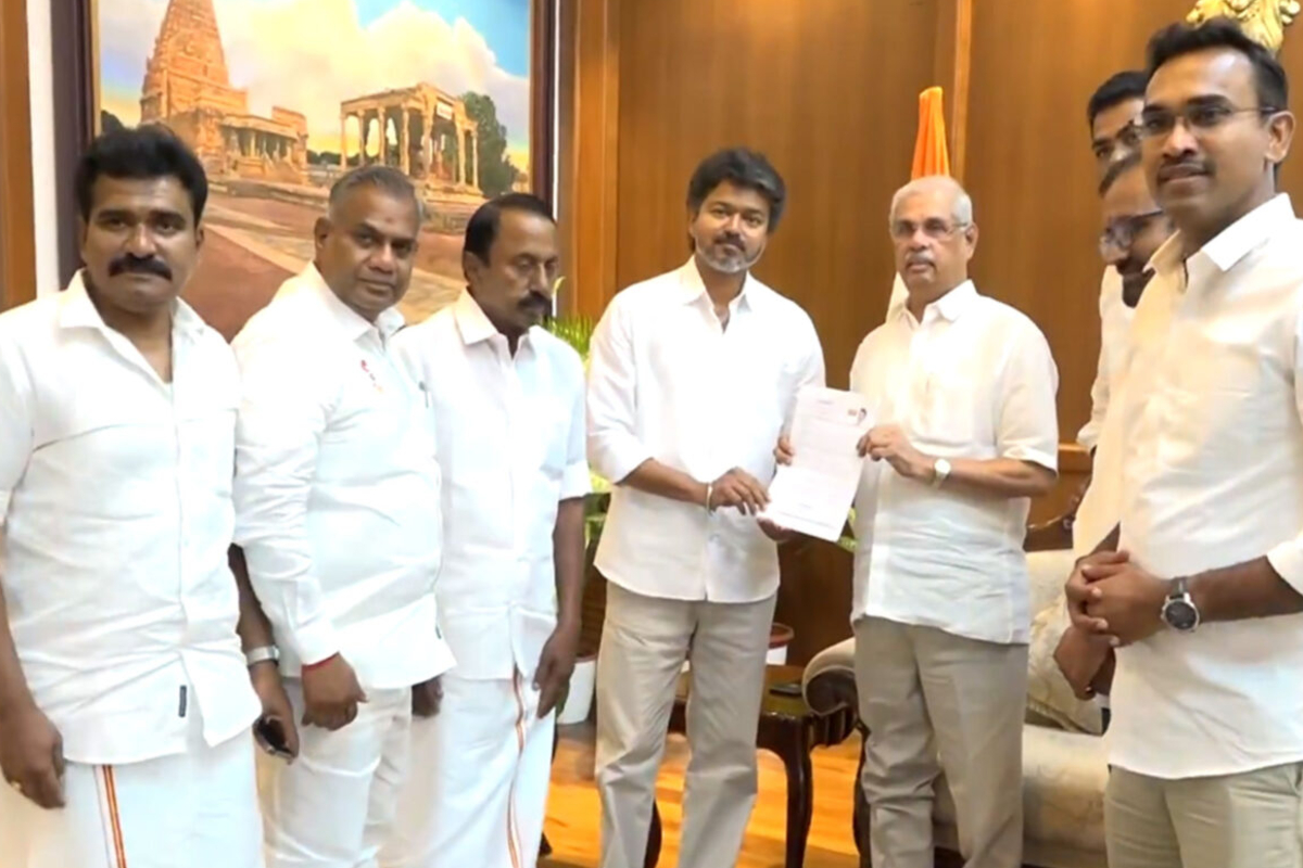 இரண்டு நாள் அவகாசம்; விஜய்க்கு ஆளுநர் வைத்த கெடு! | Governor Grants Vijay Two Days To Prove Majority