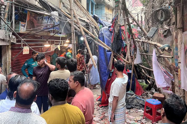 பங்களாதேஷில் நிலநடுக்கம்; குலுங்கிய கட்டிடங்கள் | Earthquake 5 7 In Bangladesh Buildings Shake