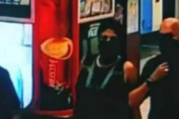 இலங்கையை விட்டு அவசரமாக வெளியேறிய கோட்டாபயவின் உறவினர்! சிசிரிவி புகைப்படம்