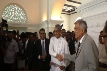அதிபர் ரணிலின் நெற்றிக்கு நேரே பொன்சேகா தெரிவித்த விடயம்