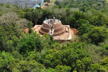 நூற்றுக்கணக்கான பிக்குகளின் பங்கேற்புடன் குருந்தூர்மலையில் புத்தர்சிலை பிரதிஸ்டை! போராட்டத்துக்கு தயாராகும் தமிழ் மக்கள் (Video)