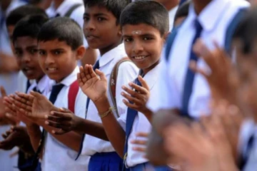 யாழ் பாடசாலை மாணவர்களுக்கு வந்த சோதனை; பொலிஸார் திடீர் சோதனை!