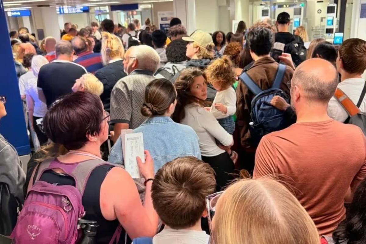 அமுலுக்கு வந்த Entry Exit திட்டம்: சிக்கல் துவங்கியது... | Eu New Ees System Uk Passengers Faces Problems அமுலுக்கு வந்த Entry Exit திட்டம்: சிக்கல் துவங்கியது... | Eu New Ees System Uk Passengers Faces Problems