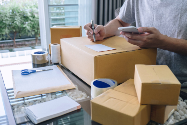 அமெரிக்காவில் இனி அஞ்சல் பார்சல்களுக்கும் வரி | Taxes On Postal Parcels In The Us Trump
