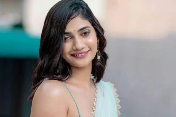 சிக்ஸ்பேக் வைக்க கடுமையாக போராடும் ஈழப்பெண் நடிகை லொஸ்லியா! ஷாக்காகும் ரசிகர்கள்..