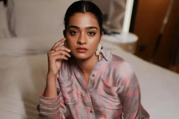 டூ பீஸ் நீச்சல் உடையில் காயத்ரி ஷங்கர்! ஹோம்லியாக இருந்த அவரா இப்படி? போட்டோ படுவைரல்