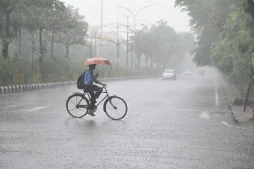 திருகோணமலைக்கு வடகிழக்கே நிலைகொண்டுள்ள காற்றழுத்த தாழ்வு நிலை - செய்திகளின் தொகுப்பு (video)