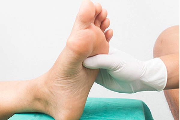 ரத்த சர்க்கரை திடீர்னு அதிகமானா கால்களில் என்னென்ன மாதிரியான அறிகுறிகளை வெளிக்காட்டும் தெரியுமா? எச்சரிக்கை | High Blood Sugar Level Indicates Through Your Feet