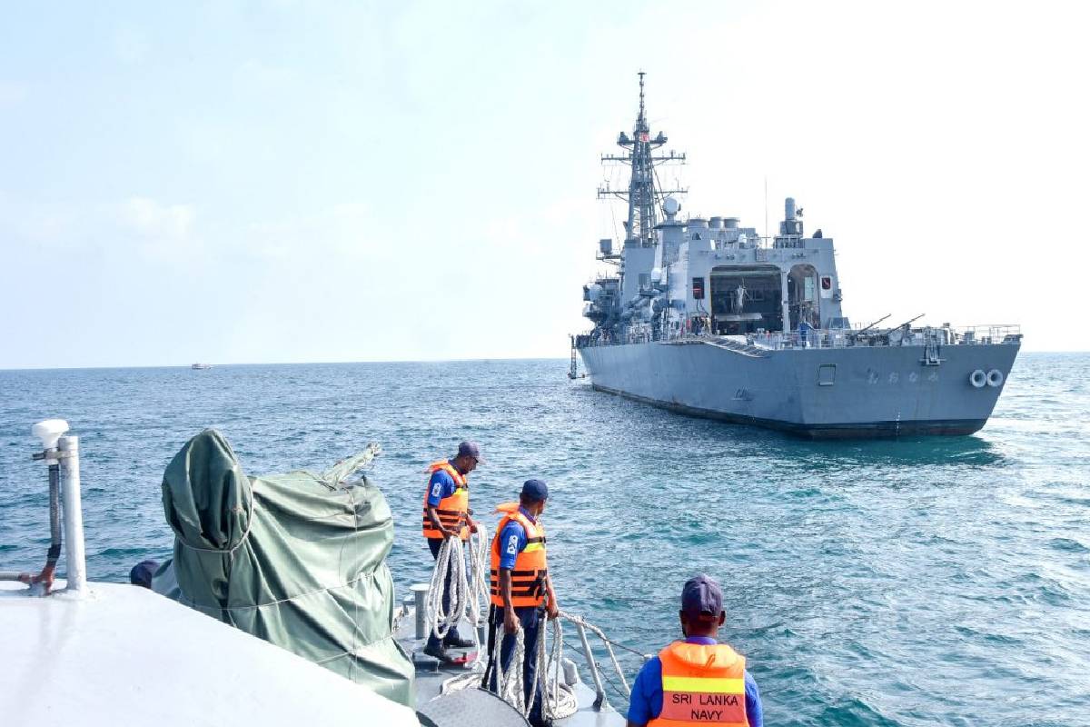 ஈரானின் IRIS Dena கப்பல் மீண்டும் கொழும்பு கடற்பரப்பில்! அமைச்சர் வெளியிட்ட தகவல் | Iris Bushehr Ship Still In Waters Near Colombo