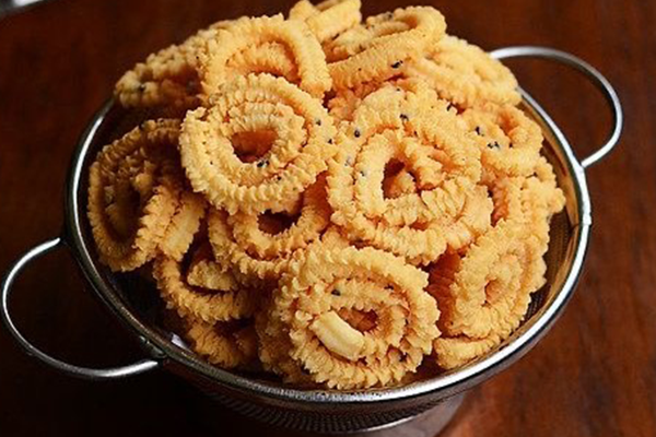 மொறு மொறு மகிழம்பூ முறுக்கு இரண்டு மணி நேரத்தில் செய்வது எப்படி என்று பார்க்கலாம்? | Murukku Recipe In Tamil