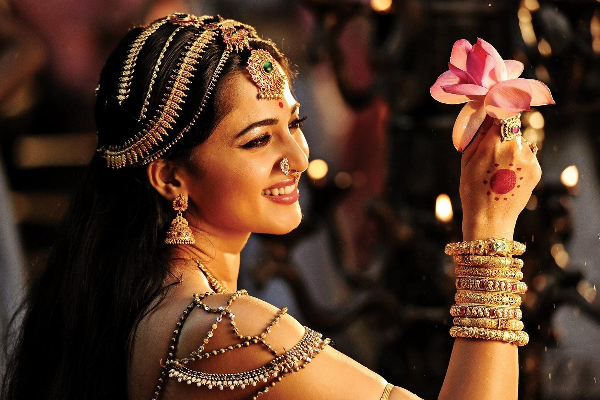 நடிகை அனுஷ்காவின் மொத்த சொத்து மதிப்பு இத்தனை கோடியா? இணையத்தில் கசிந்த தகவல் | Anushka Property Values To Crores