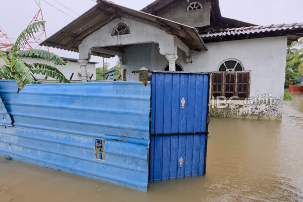 சீரற்ற காலநிலையினால் வடக்கு - கிழக்கில் தொடரும் பாதிப்புகள் | Due To Unfavourable Weather Conditions North East சீரற்ற காலநிலையினால் வடக்கு - கிழக்கில் தொடரும் பாதிப்புகள் | Due To Unfavourable Weather Conditions North East