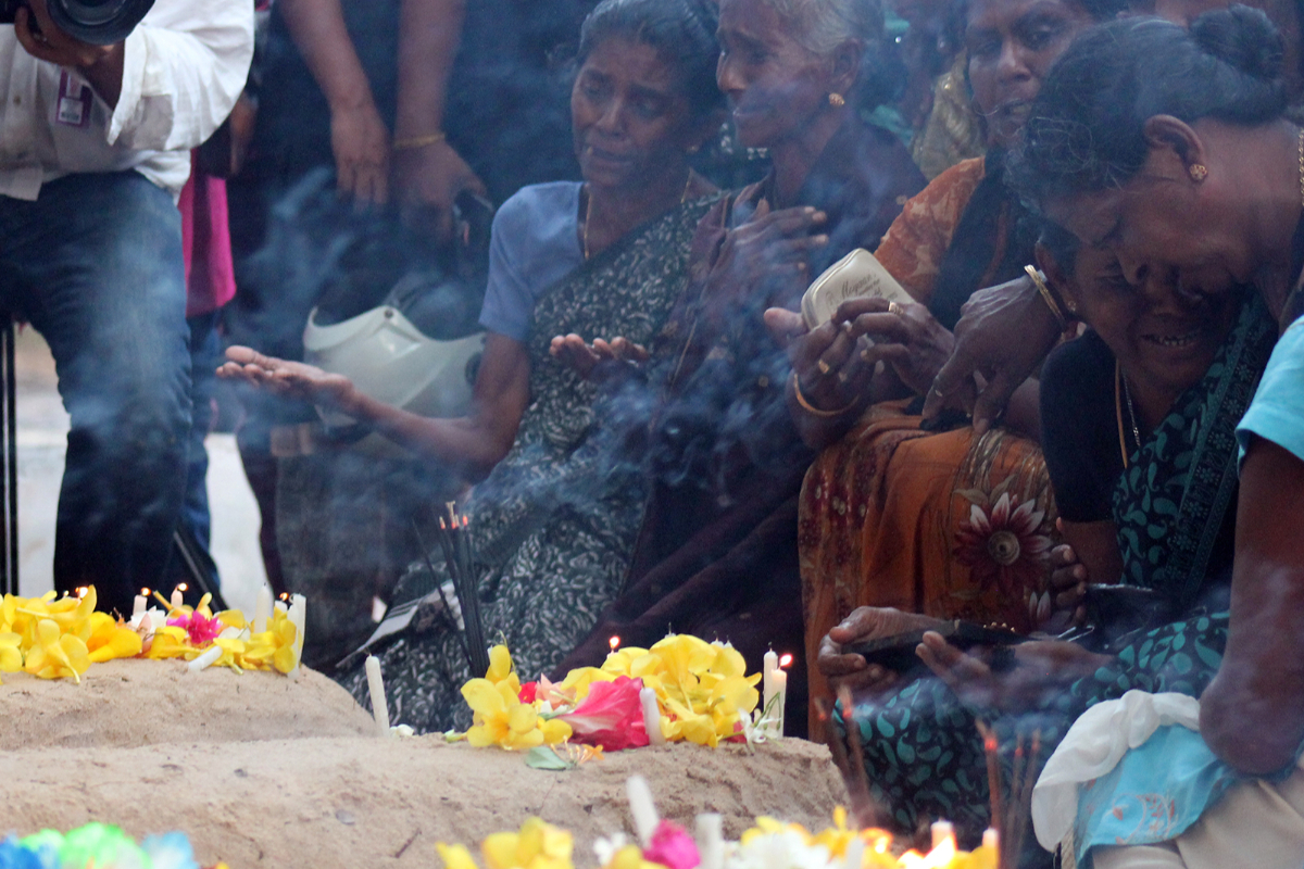முள்ளிவாய்க்கால் நினைவேந்தல் விளக்குகள்