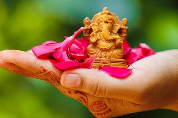 அனைத்து பிரச்சனைகளையும் தீர்த்துவைக்கும் அரசமர விநாயகர்; குடிசையில் இருப்பவர்கள் கூட குபேரர் ஆகலாம்! | Wooden Stick Remedy To Live A Royal Life