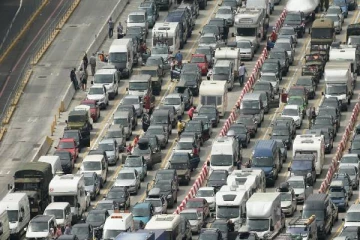 பிரான்சில் 922 கிலோ மீற்றர் தூரம் பலத்த போக்குவரத்து நெரிசல்