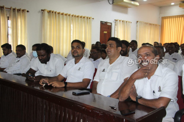 யாழில் பொலிஸாரால் கிராம சேவையாளர்களுக்கு ஏற்பட்டுள்ள சிக்கல்(Photos) | Public Accusation Of Village Officials