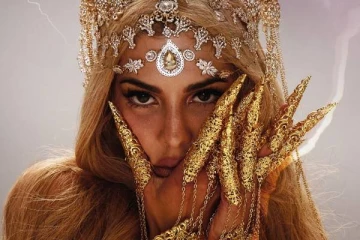 10 பிளாப் படங்கள்!! சொந்தமா தீவு வைத்திருக்கும் ஒரே நடிகை யார் தெரியுமா..