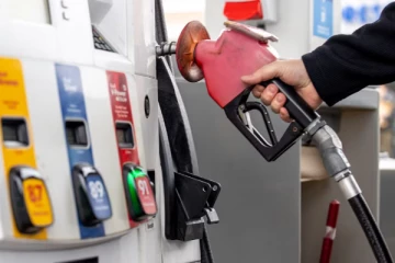 கனடாவில் எரிபொருள் வரிச் சலுகை நீடிப்பு ; எங்கு தெரியுமா?